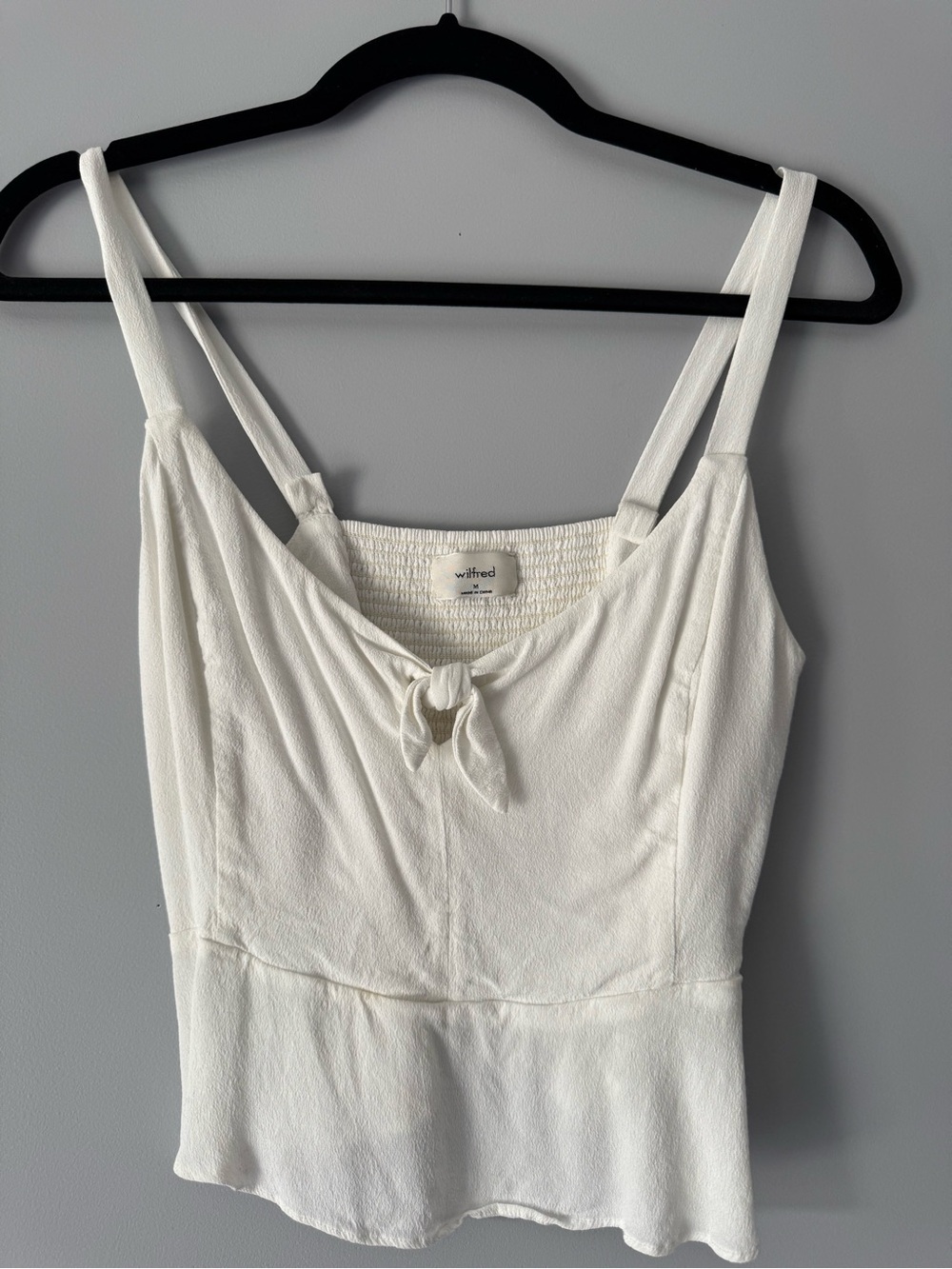 Wilfred Aritzia White Tie-Front Smocked Back Tank Top. Size: M